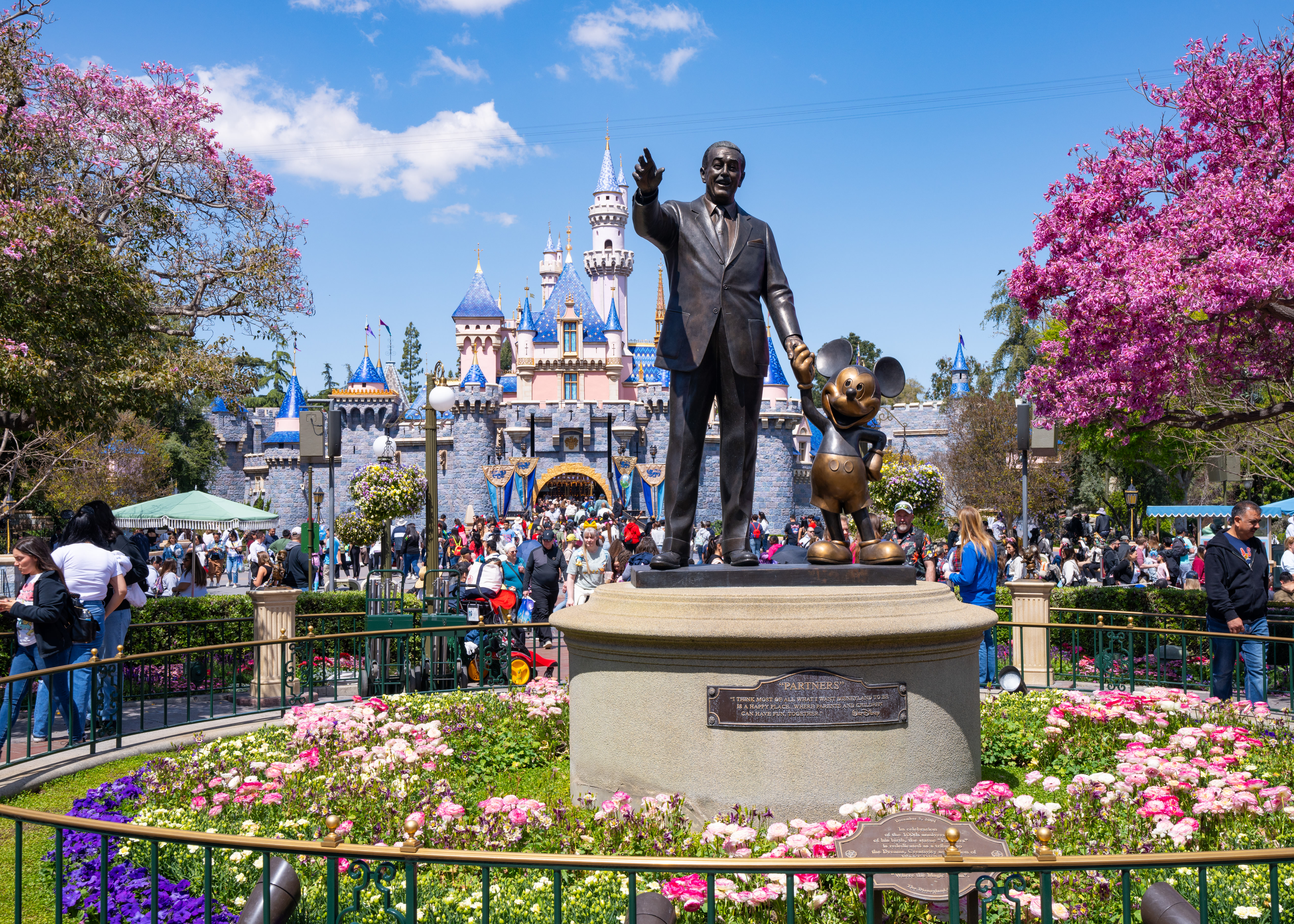 Disneyland’s Million-Dollar Mystery: Unclaimed Treasures Awaiting Collection