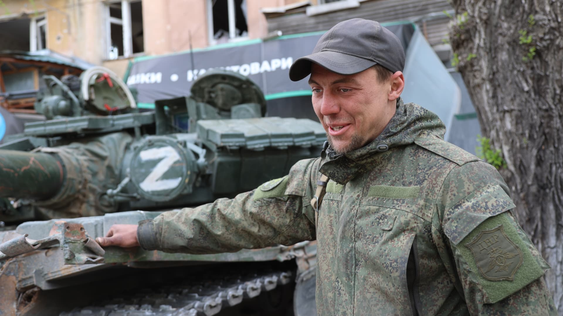 Russian tank in Mariupol, Ukraine (May 4, 2022)